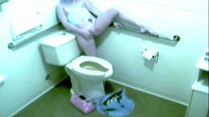 Blonde Teen Masturbates In Bath