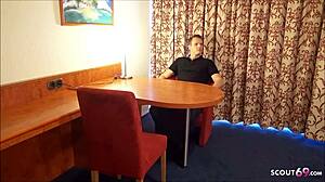Schlanke Praktikantin Vom Chef Im Hotel Gefickt