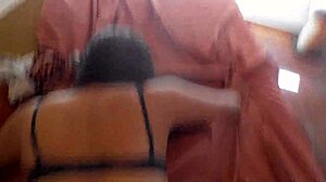 le gusta la verga muy adentro a mi novia secretary