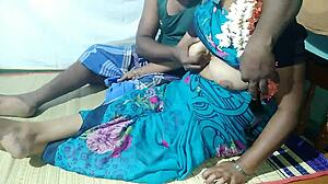 अरे वाह, Tamil Priyanka आंटी का पति टीवी देखते हुए चोद रहा है! बाथरूम में पहली बार वाइल्ड एक्शन देखना है?