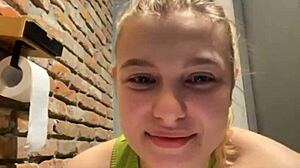 wow these amateurs are fucking crazy in the gym fingering and shaking ass 😱