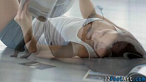 fetish babe gets her feet licked, so hot to watch! 😍