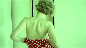 Czech vagina masturbates in bed