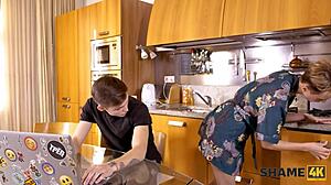 उस हार्ड जापानी शाफ्ट पर लार टपकाना और थूकना