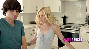 अपनी क्यूट सौतेली बहन के साथ पिकनिक पर मस्ती