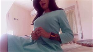 smokin hot babe in sexy dress