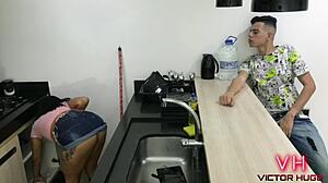 Novinha empregada sucks my big cock 😈