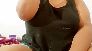 Sri Lankan Lady Proudly Shows Her Natural Boobs! Amazing!