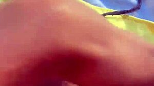 Greluda gostosa gozada com dedinho na rua!