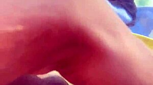 Greluda gostosa gozada com dedinho na rua!