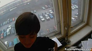 戴眼镜少女18+快速交易最佳操经验