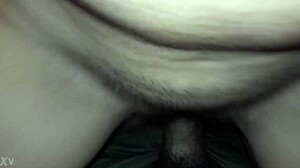 delícia sentando até o talo tirando leite do pauzão