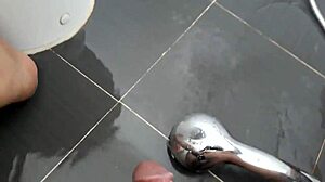 gay việt nam jerking off in bathroom