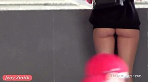 Jeny Smith flashes ass in public 😏