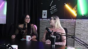 Gabe Spec swings with Gabi Tamiris and Tifany Rocha