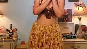 Gadis Nakal Halus Menari untuk Terima Badan Positif dan Getaran Keyakinan