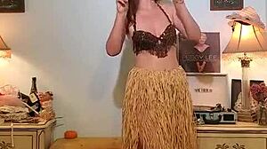 Gadis Nakal Halus Menari untuk Terima Badan Positif dan Getaran Keyakinan