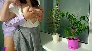 धोखेबाज पत्नी को बॉस ने काम पर क्रीमपाई किया—शॉकिंग!