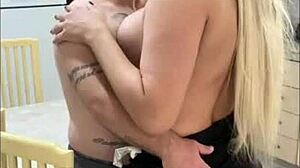 Hentai boss drinks cum from mini employee 😋