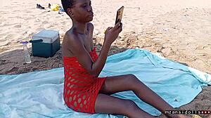 Sex on the beach with African cutie... wow!! 😍
