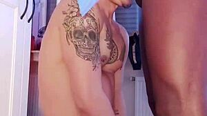 Sucer Jusqu'à Ce Que Le Lait Sorte In Gay Interracial Scene