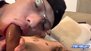 Молодая 18+ любительница начинает с мощного камшота в домашнем 3D порно без цензуры с игрушками для жаркого секса