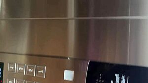 i met a stranger in the elevator and got a blowjob