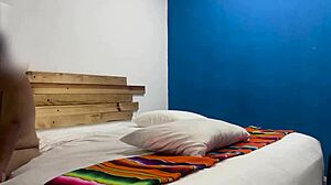 masturbación doble primera parte masaje desnuda a esposo e invitado