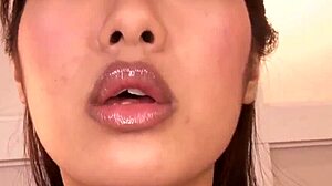 check out satomi kirihara's extreme solo fingering