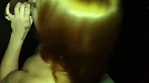 Meu namorado me levou no gloryhole pela primeira vez pra dar pra desconhecidos e lamber buceta 😮🕳️