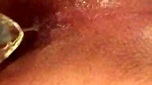 Divertimento anale con butt plug e scopata nel culo