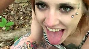 हम जंगल में पकड़े गए जब वो रफ ब्लोजॉब के लिए भीख माँग रही थी