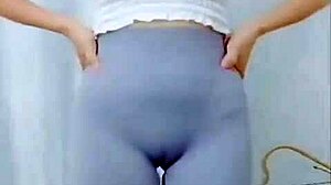 I can’t stop watching this Asian girl dance so sexy