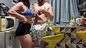 vizinho me pegou na cozinha