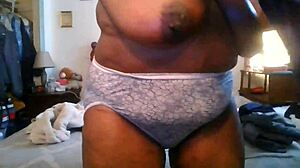 ग्रेनी ड्रेस अप डर्टी मेमरीज ऑफ टीजिंग फन वापस लाती है – ग्रेनी टीज फन!