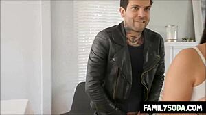 मेरा मस्कुलर दोस्त ट्रेनिंग के बाद मुझे जोरदार चोदता है