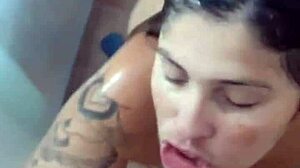 tomei um banho de porra no chuveiro. quer ver?