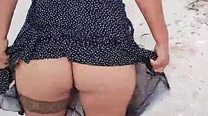 ¡Claro que sí, mostrando tetas y culo en una playa mexicana!