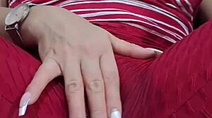 Colombiana se frota coño por leggings y habla sucio