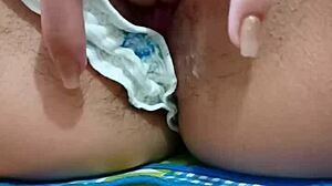 novinha masturbating her pussy in this hot teen scene 😘