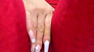 Colombiana se frota coño por leggings y habla sucio