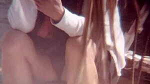 Моя соседка любит, когда я вижу ее трусики