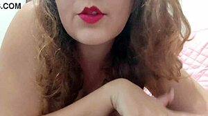 Questions and answers about the daily life of a Brazilian camgirl and her marital status