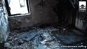 Стройная тин Меган Вентури трахается на улице