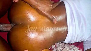 njena pička je tako dobra, prišel sem trikrat v desetih minutah, hitro prstovanje in škropljenje povsod