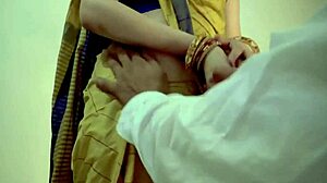 Whoa, yeh sexy nurse apne boss ko hardcore bang kar rahi hai, hai na?! 😍