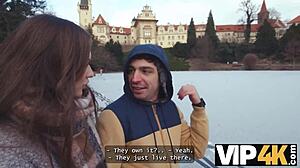 वाह, झील पर निर्दोष जोड़े से मिला और उसे वाइल्ड थ्रीसम चुदाई दिखाई!