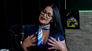 Morena Alisa earns big with outdoor swinger handjob action