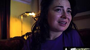 Narrative Sexy babe Siouxsie Q gets pussy fucked by stepdad while watching movie. Out of the family fingering blowjob unfolds.