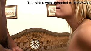 ब्लॉन्ड मॉम ट्रिना माइकल्स जिज फैशियल चाहती है!